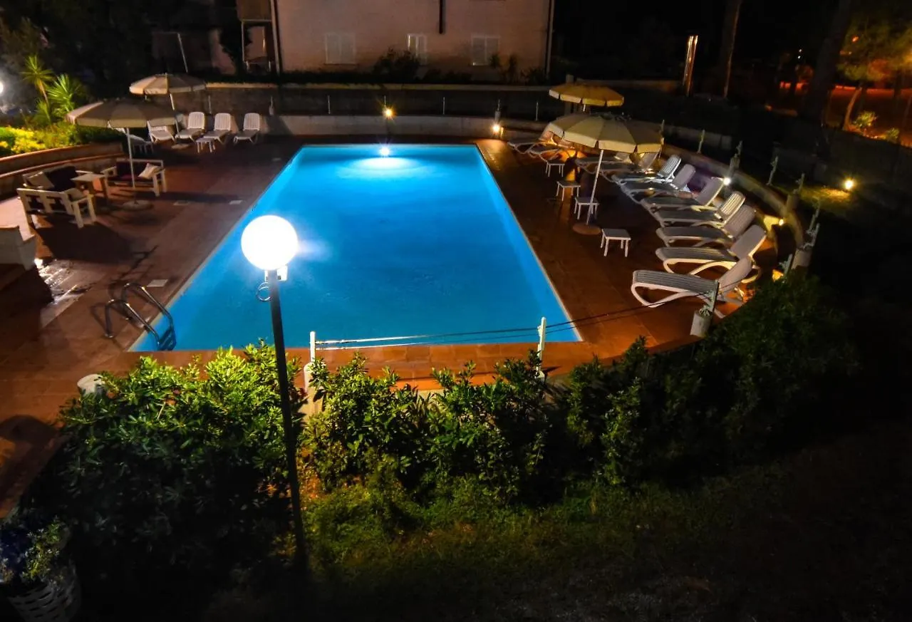 Hotel Kon Tiki San Vincenzo 3*,  Olaszország