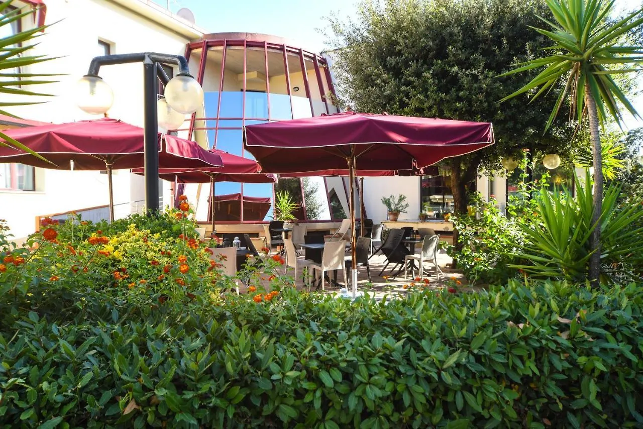 Hotel Kon Tiki San Vincenzo 3*,